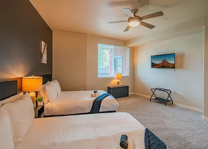 Apartment Chic 2bd Pool Gym Parking Wd Sleeps8 *
