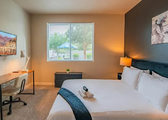 Chic 2bd Pool Gym Parking Wd Sleeps8