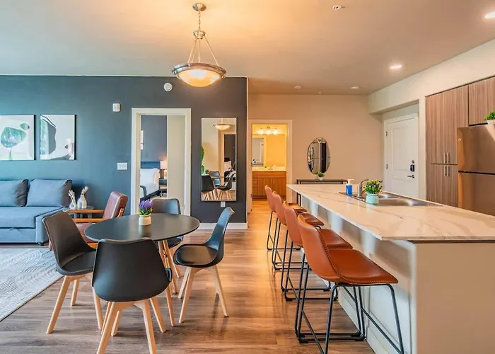 Chic 2bd Pool Gym Parking Wd Sleeps8 *