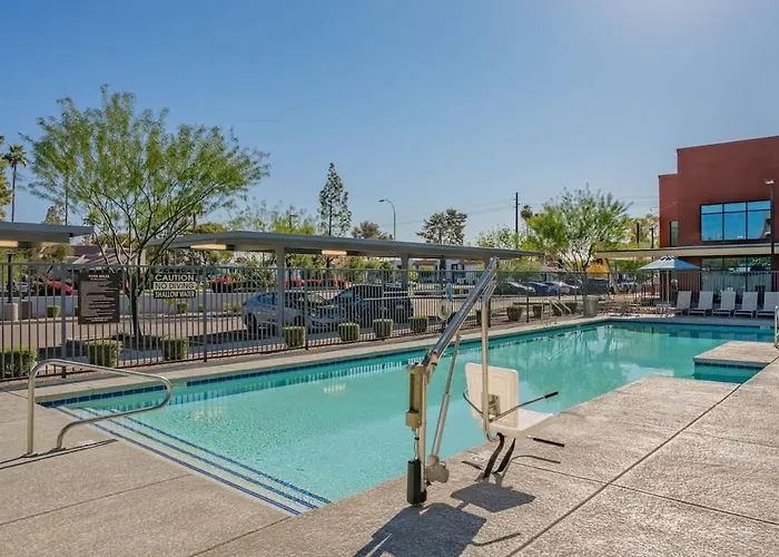 Chic 2bd Pool Gym Parking Wd Sleeps8