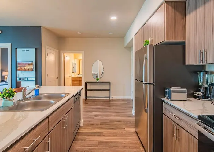 Chic 2bd Pool Gym Parking Wd Sleeps8 Apartment
