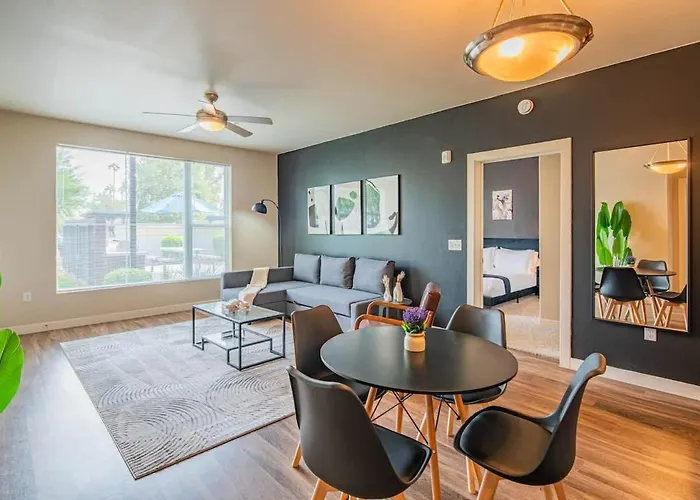 Chic 2bd Pool Gym Parking Wd Sleeps8