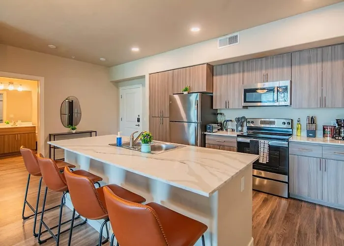 Apartment Chic 2bd Pool Gym Parking Wd Sleeps8