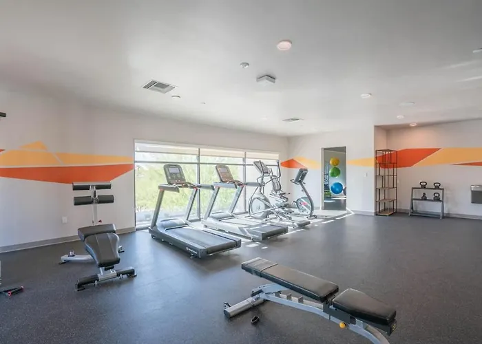 Apartment Chic 2bd Pool Gym Parking Wd Sleeps8 *