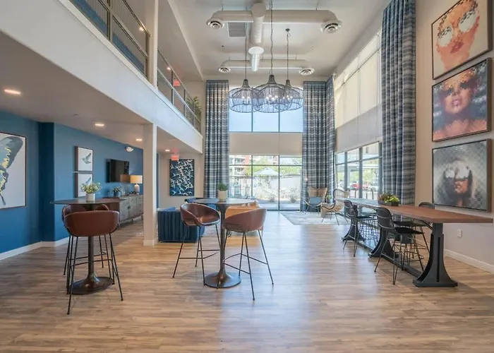 Apartment Chic 2bd Pool Gym Parking Wd Sleeps8